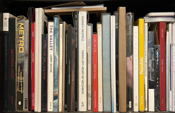 Een kleine selectie uit Robin Titchener&#39;s fotoboekcollectie.