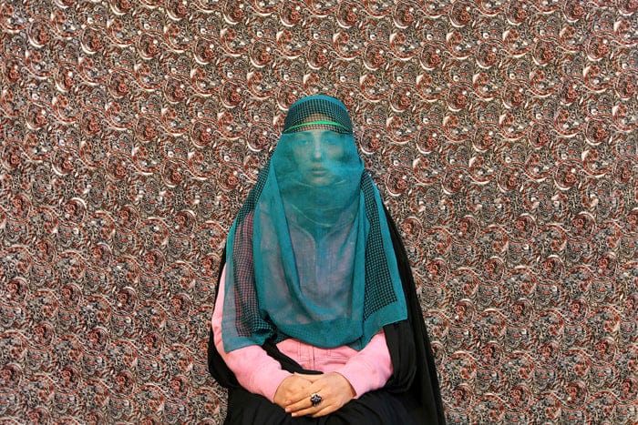 LS10 Gallery Mourners, VI Photograph